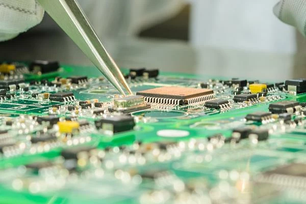 Which Country Exports the Most Electronic Integrated Circuits in the World?