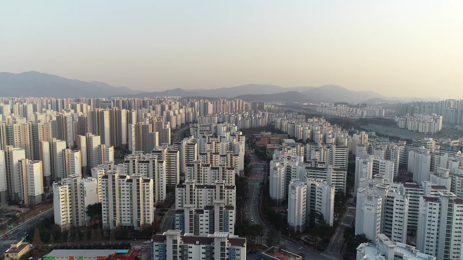 China Property Market: Monthly Price Declines Halt in February 2026