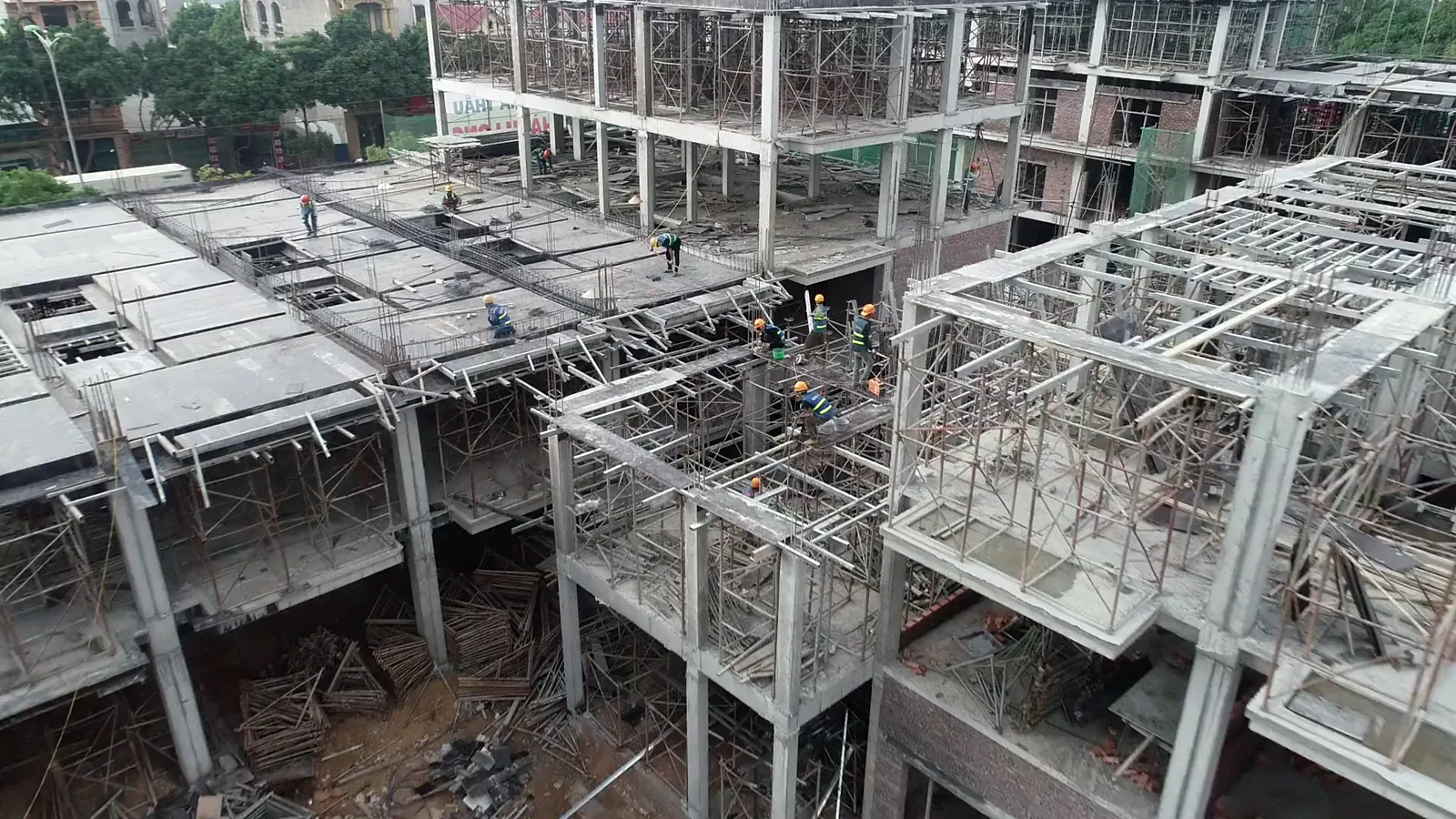 AI Expansion Confronts Infrastructure and Labor Constraints in 2026