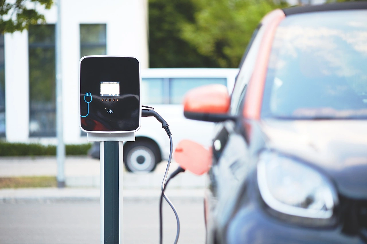 Dutch Car-Sharing Firm MyWheels Integrates 500 Grid-Connectable Renault EVs