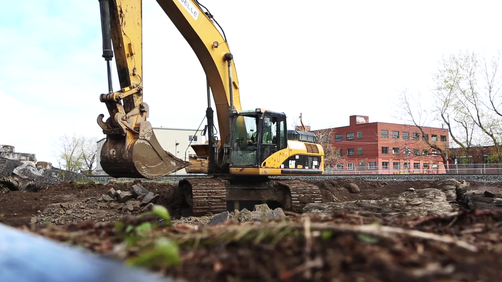 Construction Sector Shows Mixed Signals at Start of 2026