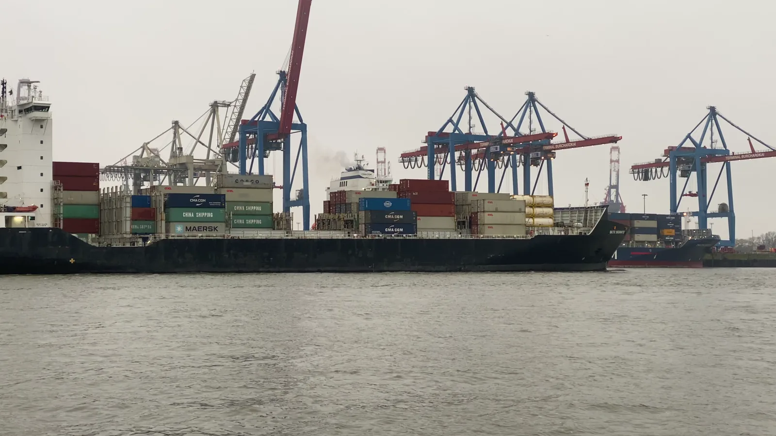 German Seaport Cargo Handling Rises 3.8% in 2025, Led by Hamburg