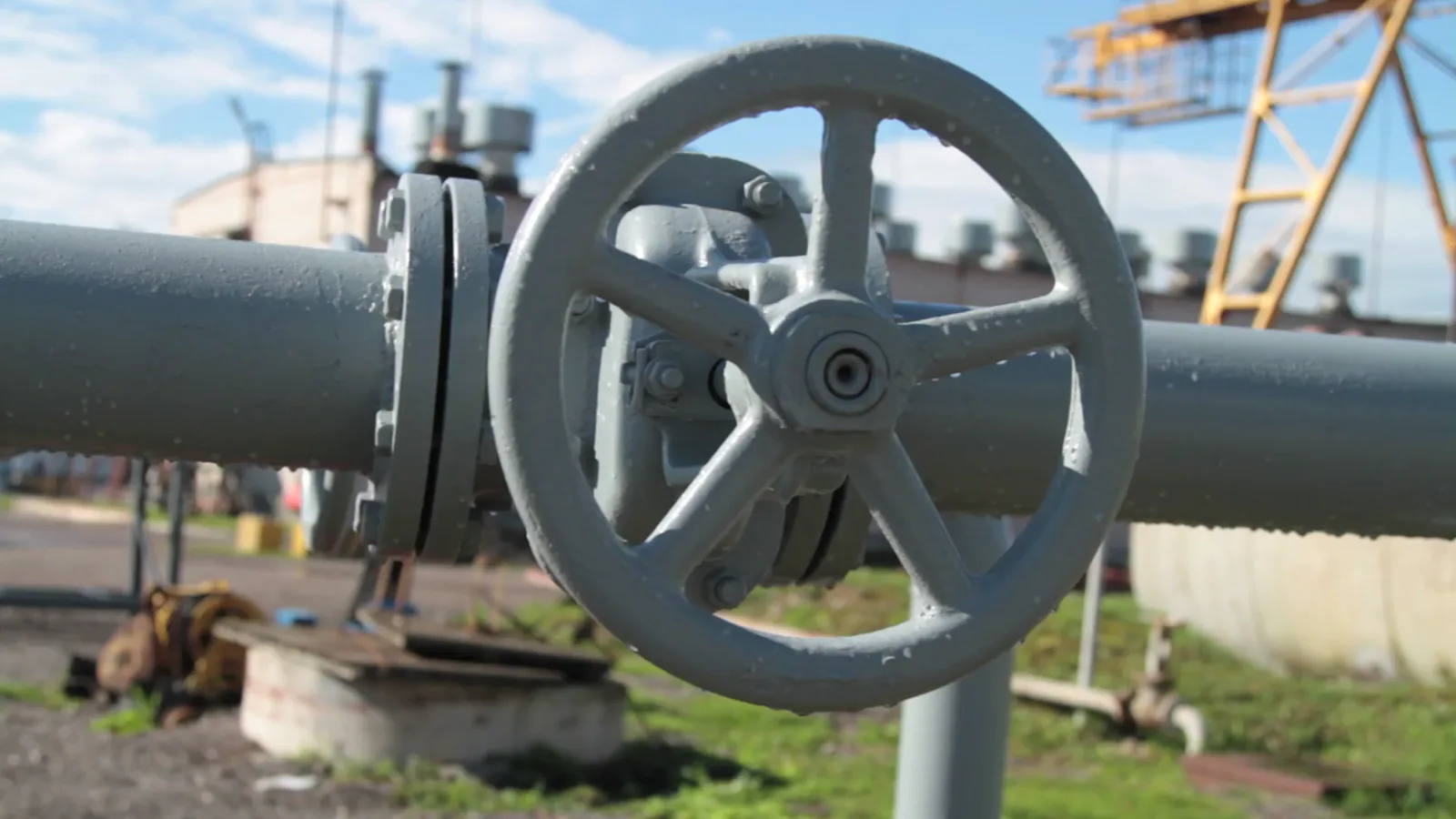 Diesel Price Spike Hits $5.00, Spot Rates Lag Behind