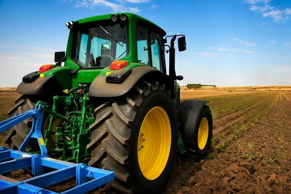 Average Price for German Tractors Drops by 5% to $71,888 per Unit