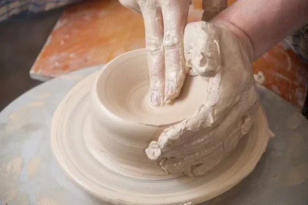 Ceramic Statuette Price in China Declines to $4,422 per Ton