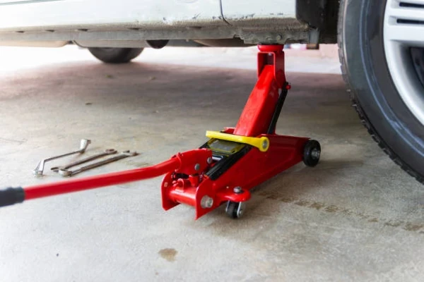 U.S. Jacks and Hoists Import Increases Markedly to $25M in March 2023